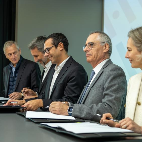 Schneider Electric renouvelle son mécénat avec Hi! PARIS pour accélérer la recherche en IA et former de nouveaux talents