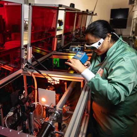 Physique attoseconde : observer les électrons à la loupe